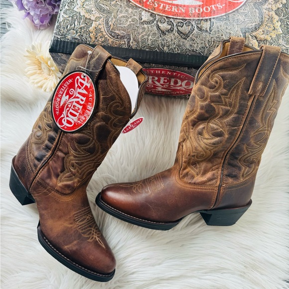 Laredo 11 Maddie Distressed R Toe Boots - Picture 3 of 10